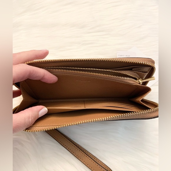 Coach Accordion Zippered Pebbled Leather Long Wristlet NWT - Picture 6 of 16